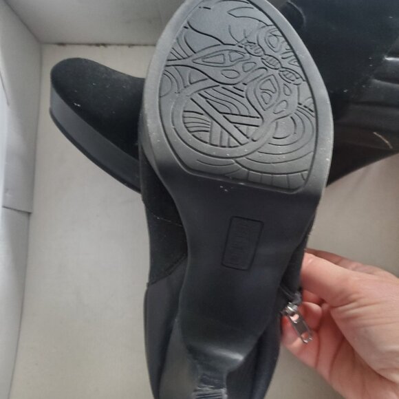 Heel Bootie Size 9 - Picture 7 of 7